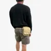 Man wearing the beige waist bag with matching strap – can also be worn directly on the belt.