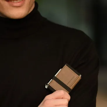 Karten Portemonnaie für Damen und Herren in Schwarz. Für Karten, Scheine und Münzen. Kreditkartengröße.