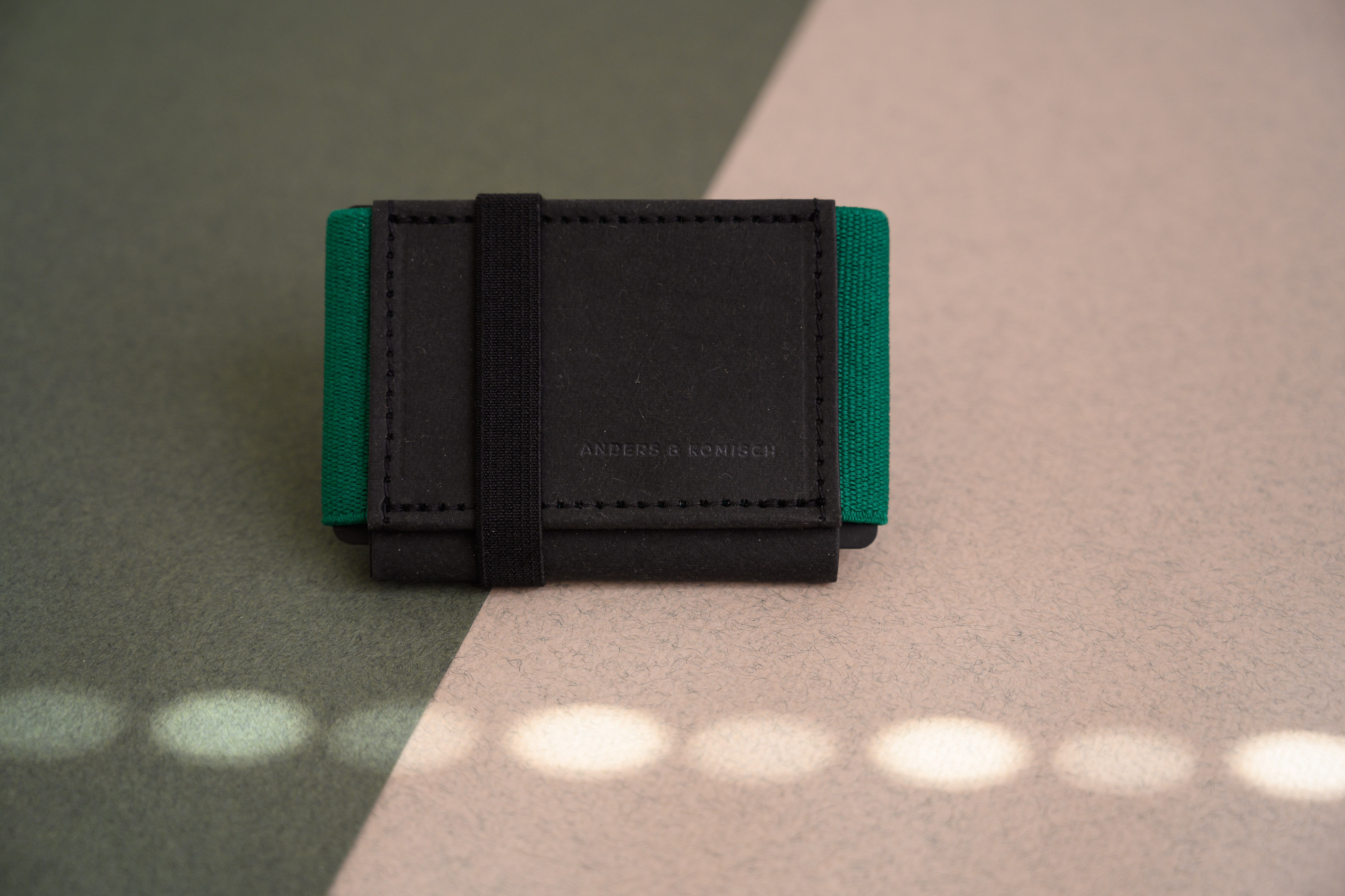 Slim wallet in Schwarz/Grün
