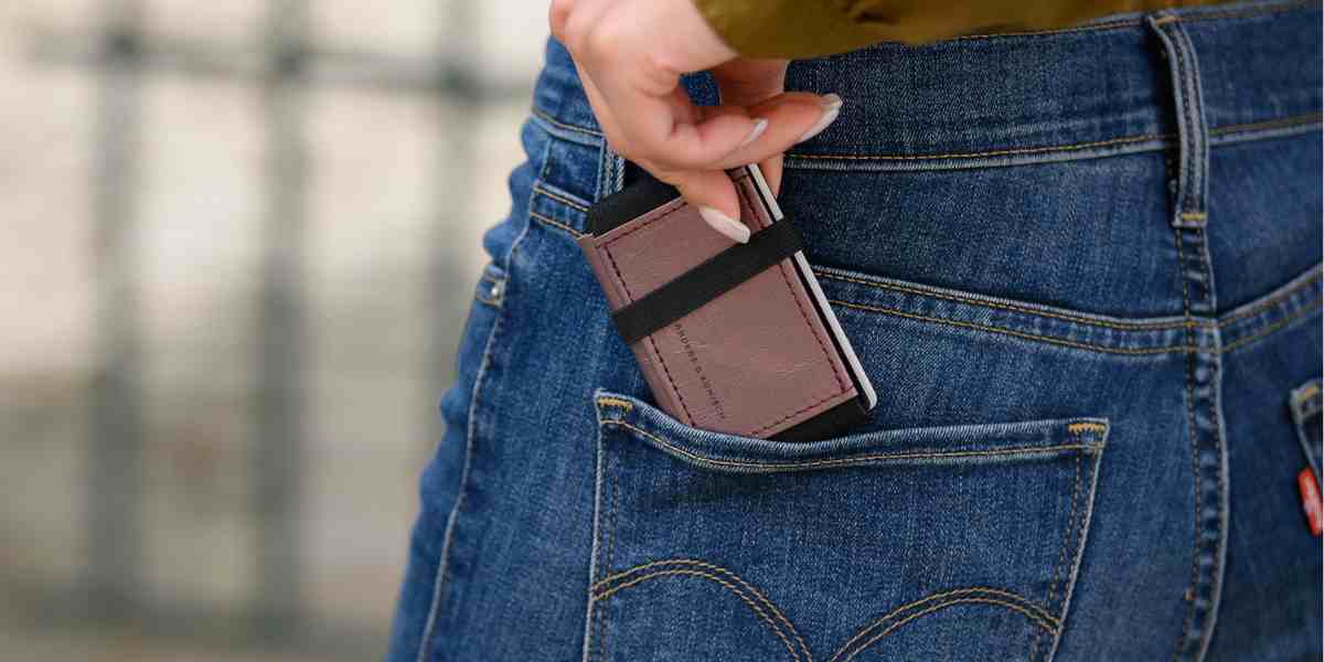 MINI DELUXE – Kleines Mini-Portemonnaie mit RFID-Schutz und Münzfach.